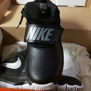 Nike Shoes - Nike Team Hustle boys sneakers Nike Shoes - Nike Team Hustle boys sneakers